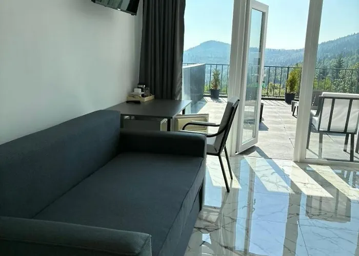 Zveniv Resort *